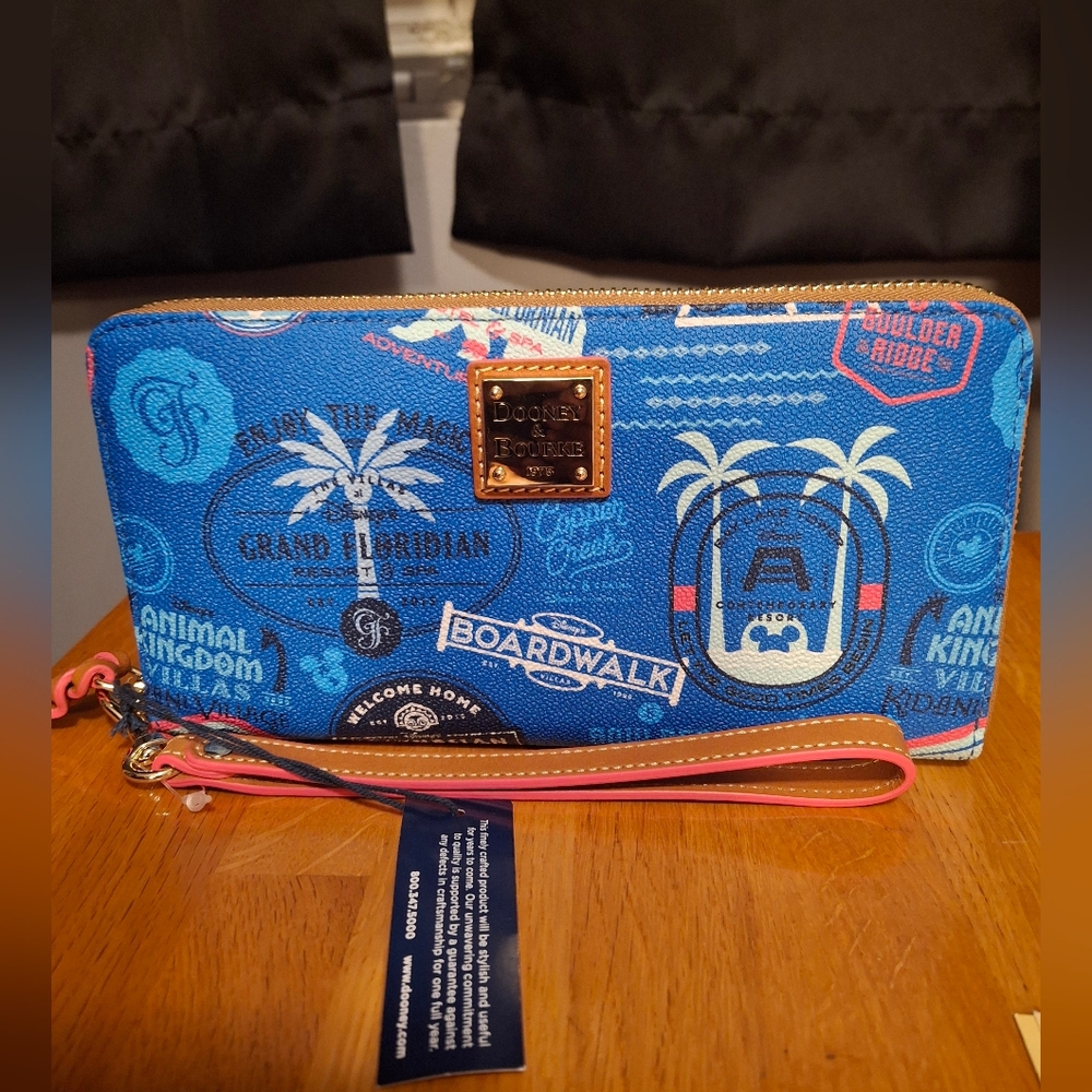 Dooney & Bourke X Disney Vacation Club 2022 Wallet / Wristlet